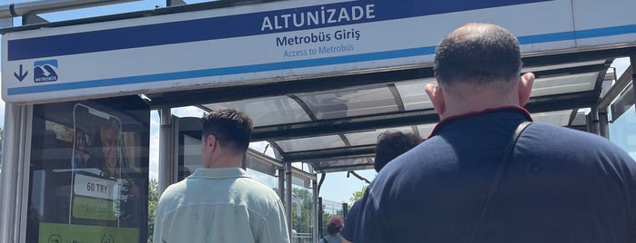 Altunizade Metrobüs Durağı is one of Metrobüs Durakları.
