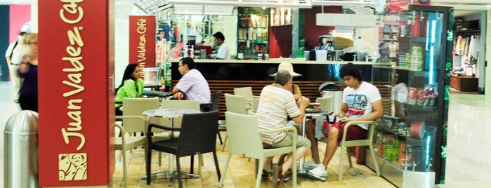 Juan Valdez Café is one of VILLA COUNTRY.