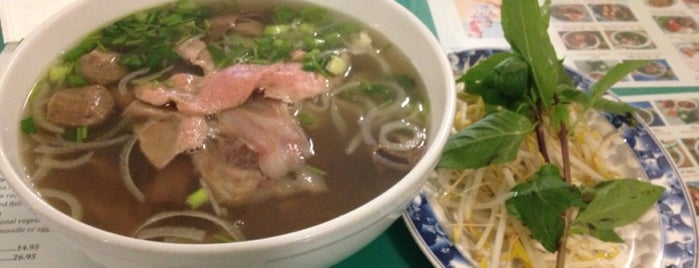 Pho Cali is one of Lugares guardados de Ronise.