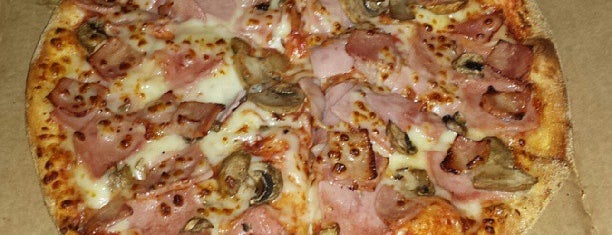 Domino's Pizza is one of Tempat yang Disukai Sergio.