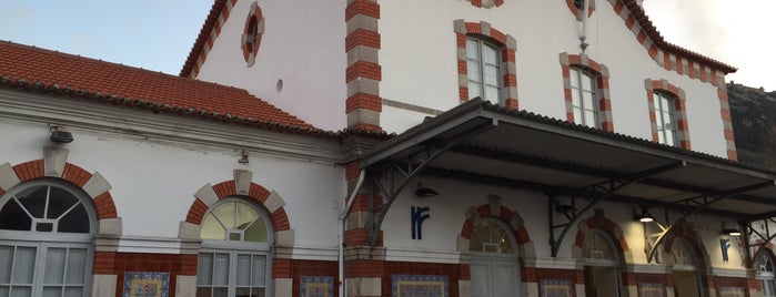 Estação Ferroviária de Sintra is one of Tempat yang Disukai Steph.