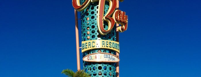 Universal's Cabana Bay Beach Resort is one of Tempat yang Disukai Brett.
