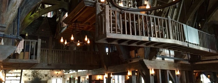 The Three Broomsticks is one of Brettさんのお気に入りスポット.