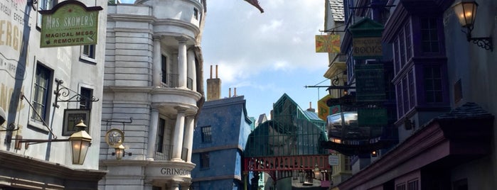 Harry Potter and the Escape from Gringotts is one of Lieux qui ont plu à Brett.