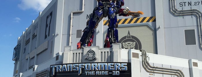 Transformers: The Ride - 3D is one of Tempat yang Disukai Brett.