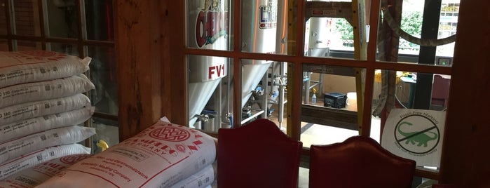 Smoky Mountain Brewery is one of Tempat yang Disukai Brett.