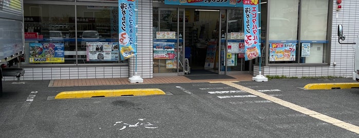 ローソン 内環豊中服部寿町店 is one of Hiroshiさんのお気に入りスポット.