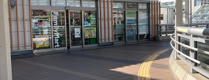 ファミリーマート 新豊橋駅店 is one of コンビニ.