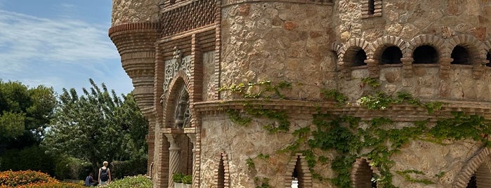 Castillo de Colomares is one of Locais curtidos por AP.