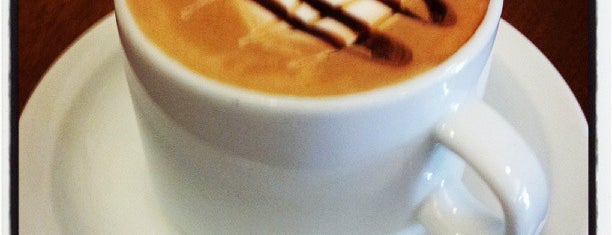 Cedarburg Coffee Roastery is one of B : понравившиеся места.