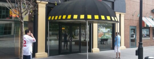 Buffalo Wild Wings is one of Yelimarさんのお気に入りスポット.
