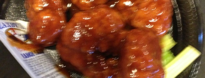 Zaxby's Chicken Fingers & Buffalo Wings is one of สถานที่ที่ Lesley ถูกใจ.