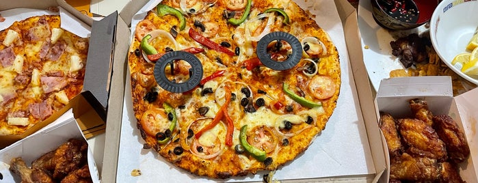 Yellow Cab Pizza Co. is one of Guide to Parañaque's best spots.