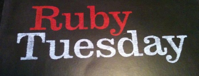 Ruby Tuesday is one of Lugares favoritos de Ethan.