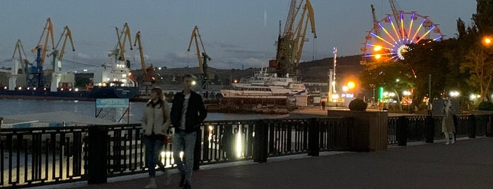 порт Феодосия is one of Крым.
