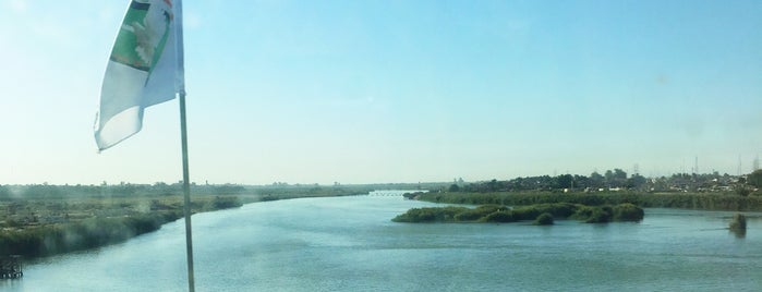 Tigris River is one of Iraq.