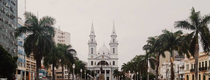 Catedral Basílica Menor do Santíssimo Salvador is one of Used to go..