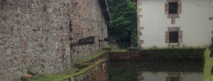 Ferreria De Cades is one of Cantabria.