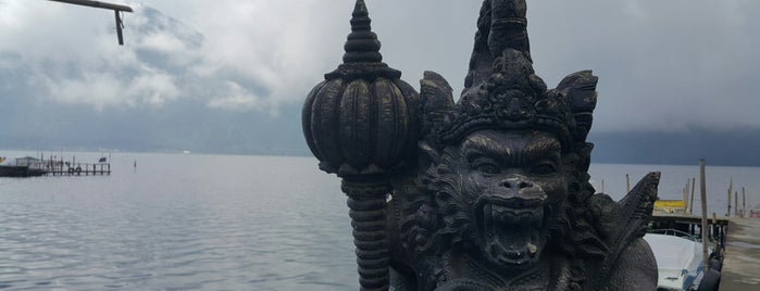 Bratan Lake is one of Bali.