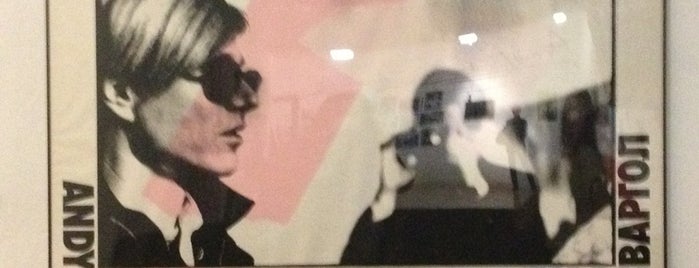 Múzeum moderného umenia Andyho Warhola is one of To-Do List [Trips].