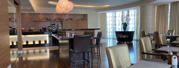 JW Marriott Executive Lounge is one of Locais curtidos por Ladybug.