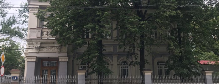 Посольство Республики Индонезия is one of Консульства и посольства в Москве.