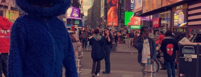 Times Square Building is one of Terri'nin Beğendiği Mekanlar.