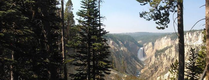 Йеллоустоун is one of US National Parks.