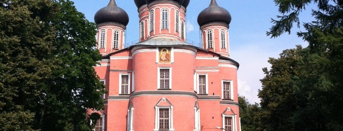 Donskoy Monastery is one of Места, чтобы посмотреть.