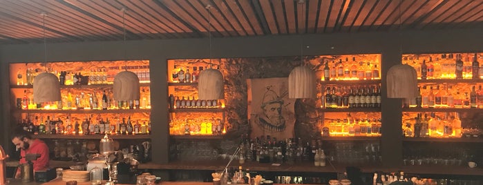 1888 Bar & Lounge is one of izmir.