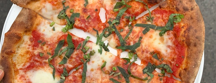 Firetrail Pizza is one of Posti che sono piaciuti a Soowan.