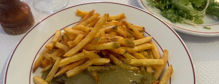 Le Relais de l'Entrecôte is one of Paris food.