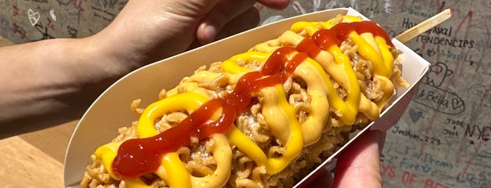 Jongro Rice Hot Dog is one of Fast Bites NYC 🥤.