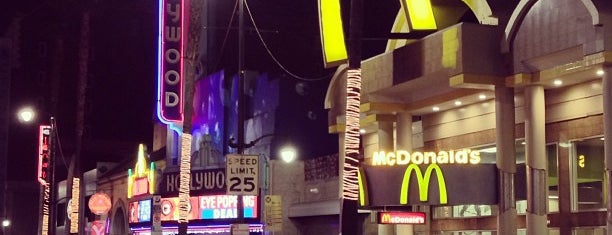 McDonald's is one of Orte, die Ricky gefallen.