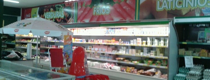 Supermercado Bom Preço is one of visitar.