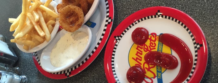 Johnny Rockets is one of Lieux qui ont plu à Lizzie.