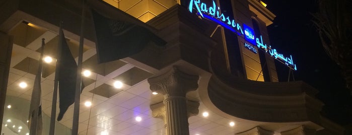 Radisson Blu Plaza Hotel is one of Orte, die Yousef gefallen.
