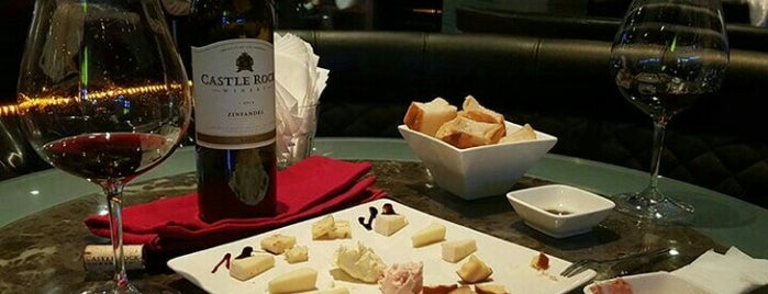 Bread and Wine Bar is one of Pavlos'un Beğendiği Mekanlar.