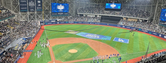 Gocheok Sky Dome is one of Lieux qui ont plu à Henry.