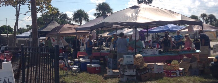 Beaches Green Market is one of Love.