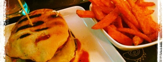 Bullys Burger is one of Posti che sono piaciuti a Dominik.