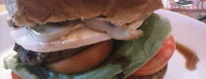 Chip's Burger is one of Hamburguerias de SP.