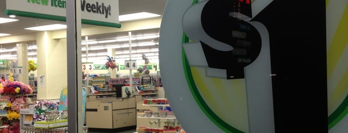 Dollar Tree is one of Troyさんのお気に入りスポット.
