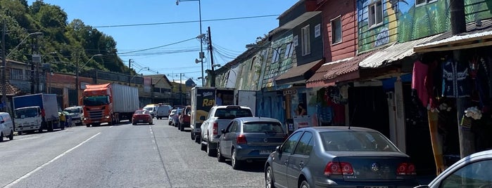 Mercado Artesanal de Angelmó is one of Lugares de Chile.