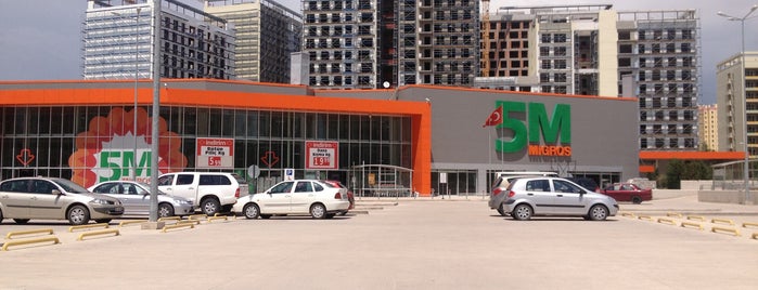 Migros is one of ALIŞVERİŞ MERKEZLERİ.