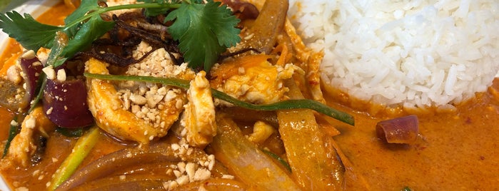 Phở & Bánh Mì is one of Posti che sono piaciuti a plowick.