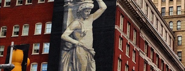 Le Méridien Philadelphia is one of Tempat yang Disimpan Lindsay.