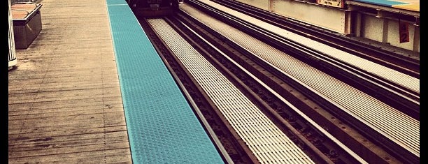 CTA - Irving Park is one of Locais curtidos por Brandon.