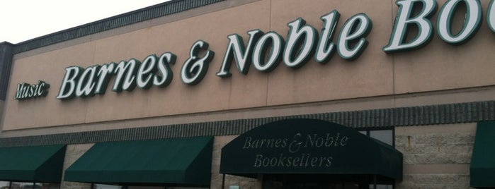 Barnes & Noble is one of สถานที่ที่ Marc ถูกใจ.