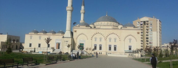 Hz. Hüseyin Camii is one of Davutさんのお気に入りスポット.